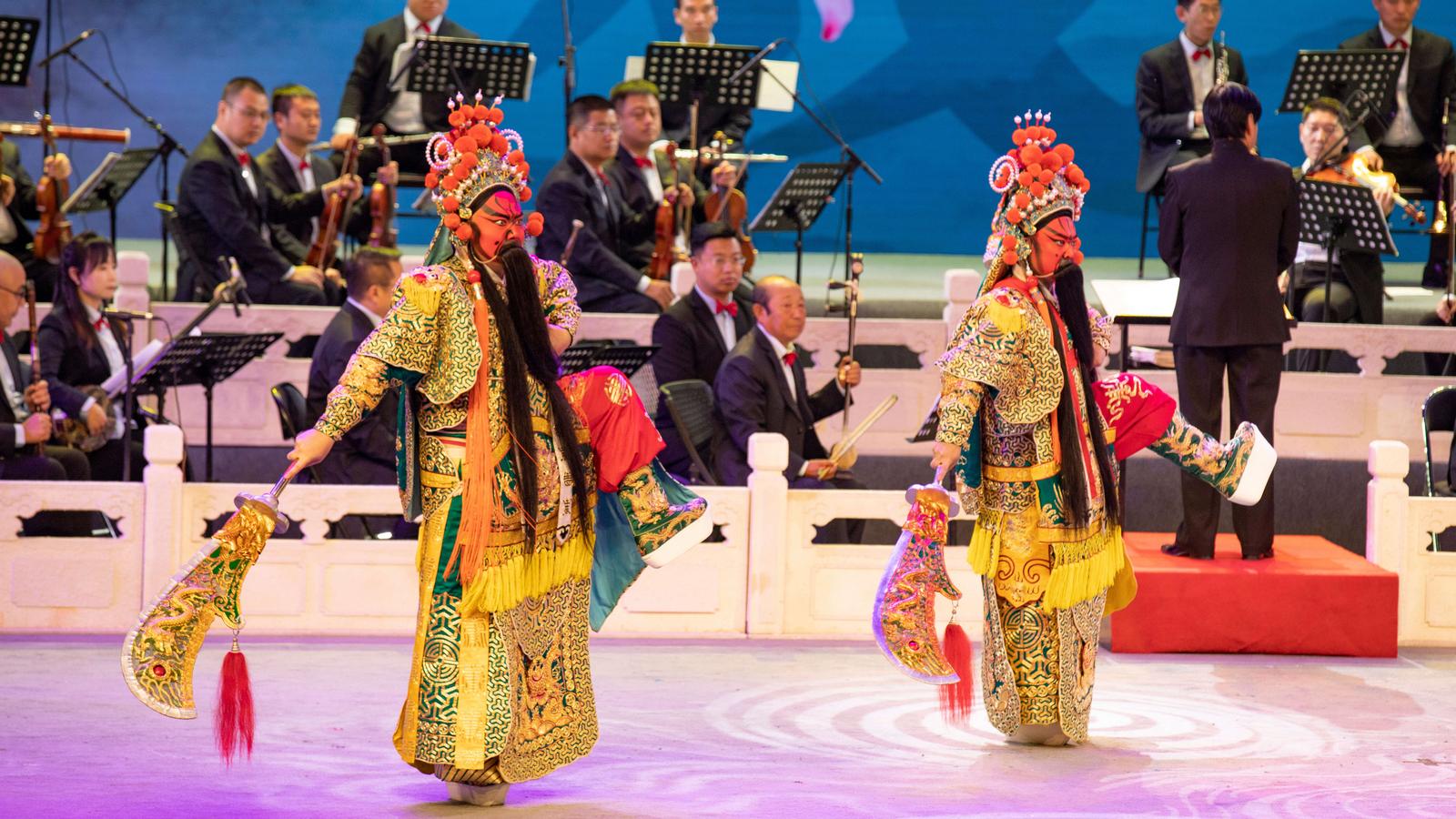 2025年12月29日,"2026新年戏曲音乐会"在运城会展中心唱响。姚中吉 摄