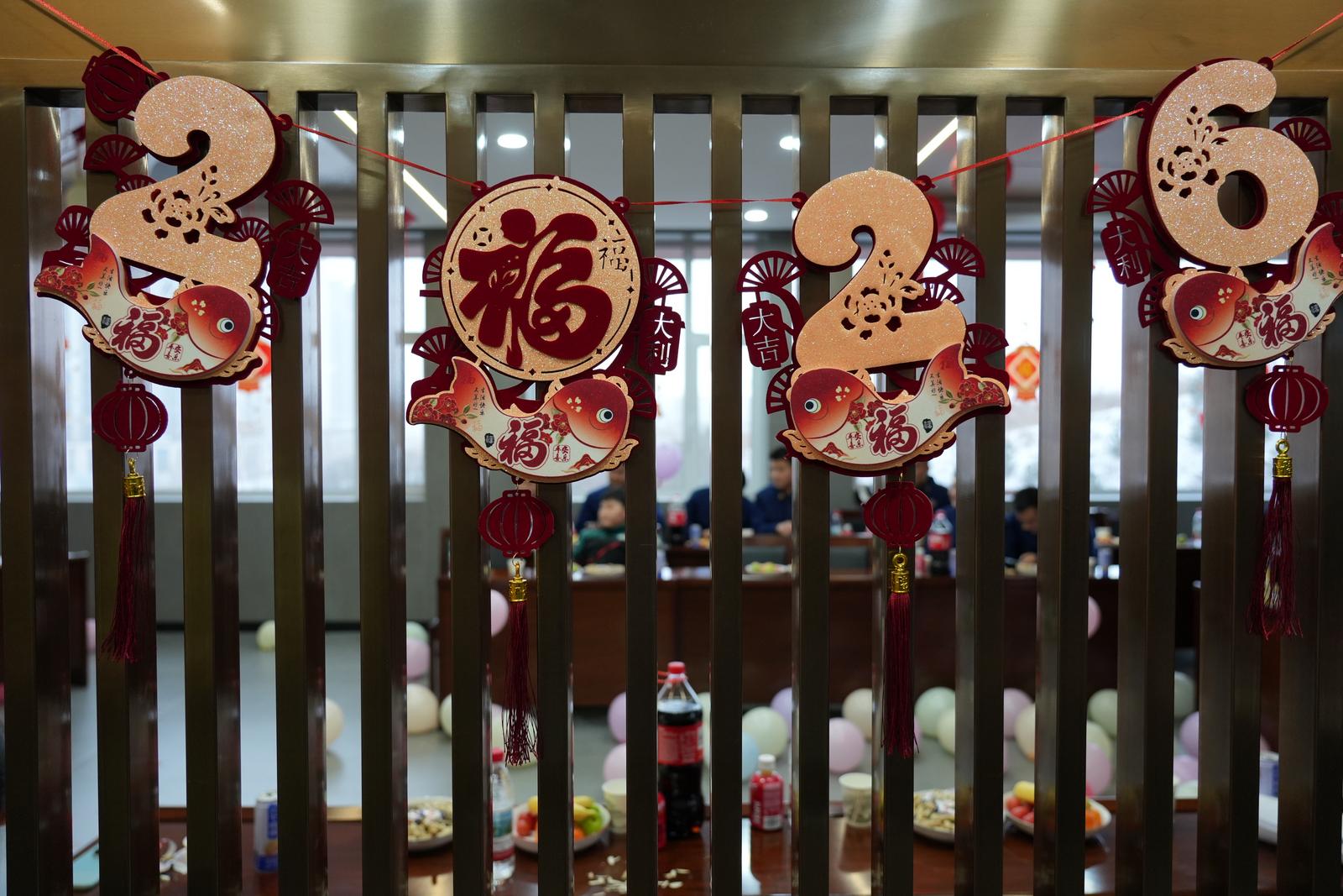 2025年12月31日,晋城经开区消防大队指战员举行联欢活动迎接新年到来。武跃平 摄