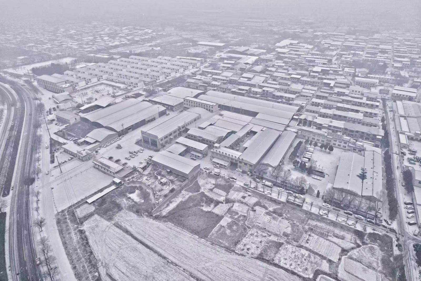 1月25日,雪后航拍太原市花灯之乡横渠村。