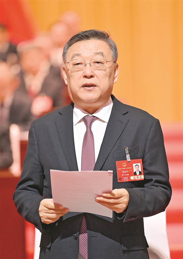 唐登杰主持会议。山西日报记者 史晓波摄