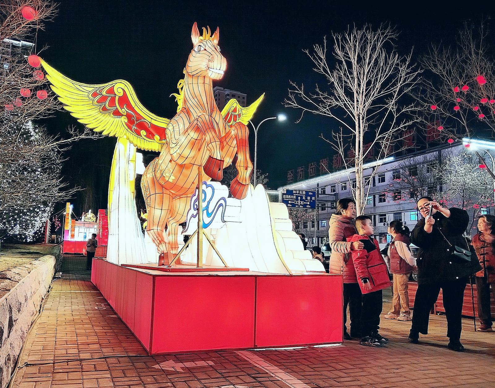 2月20日,太原市春节系列文化活动持续升温,诸多马文化元素成为丙午新春热点。寇轶敏 摄