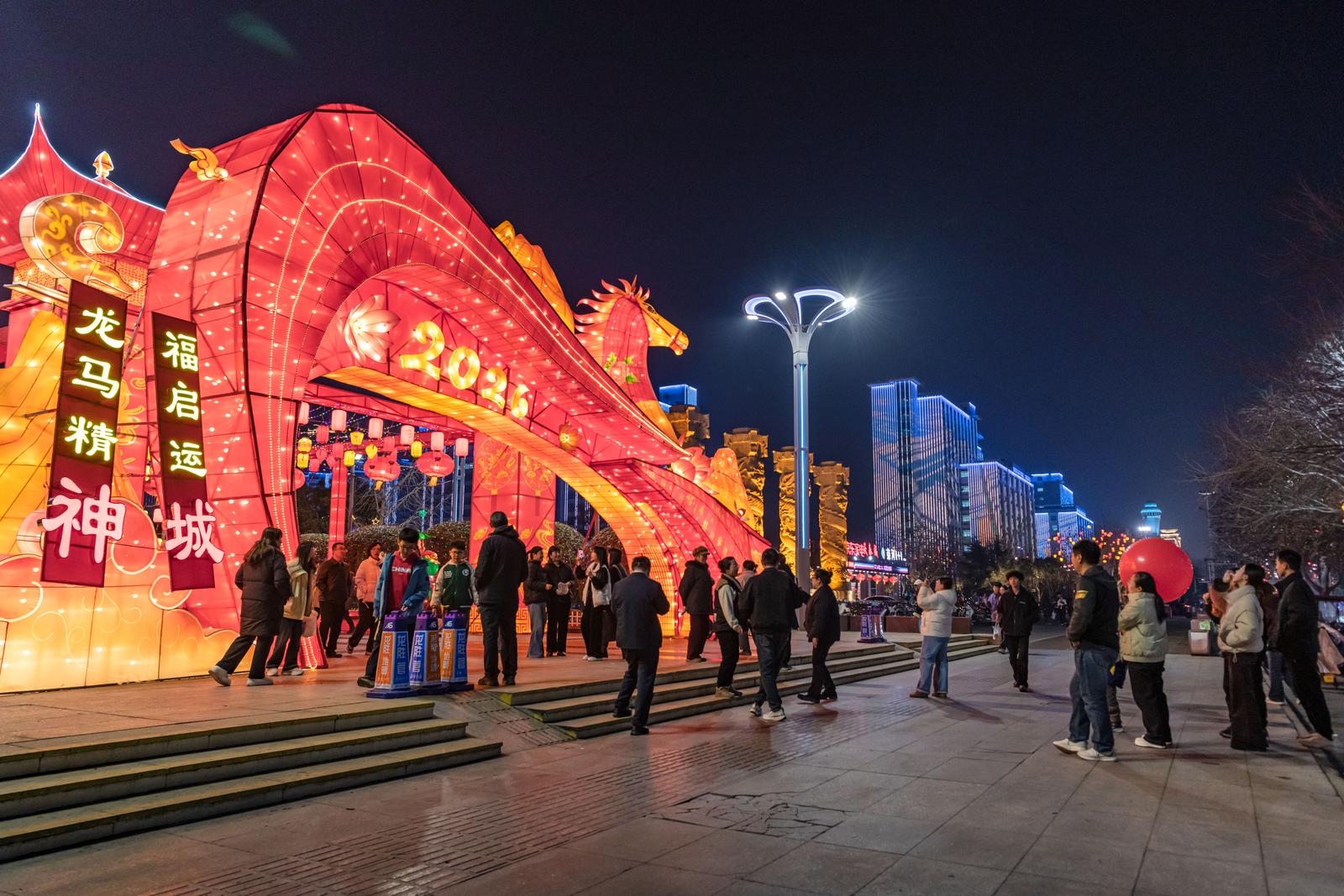 3月2日,运城市南风广场,花灯绽放,璀璨夺目。 姜世忠 摄