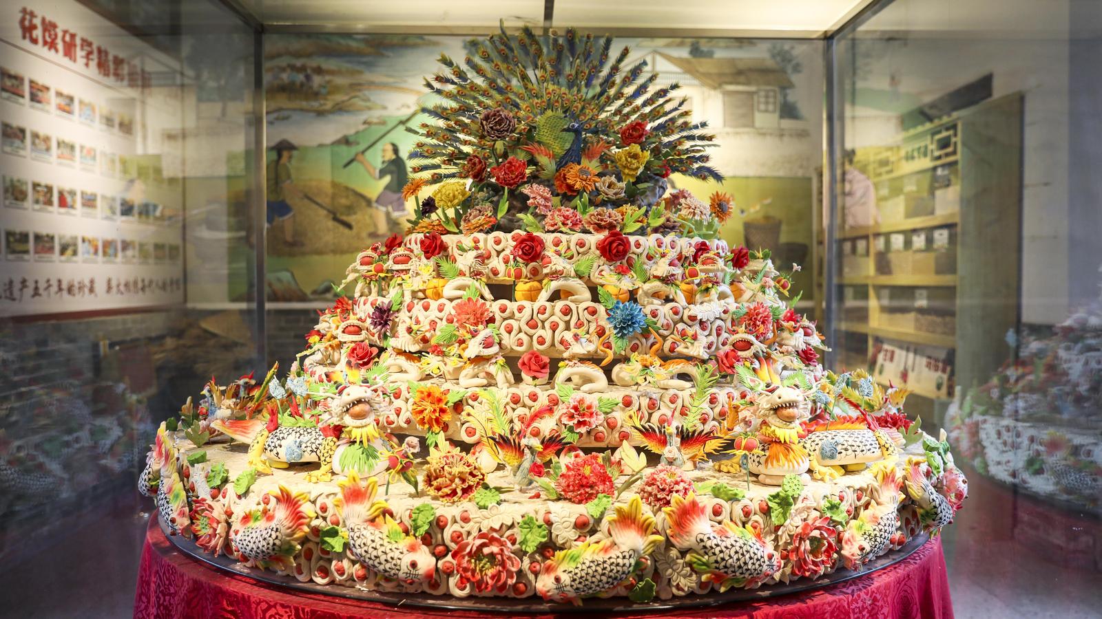 一块块面团,经巧手揉捏、剪刻、蒸制,便有了生命的温度。