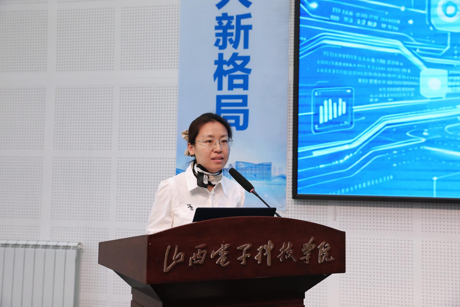 教师代表、信息与通信工程学院人工智能专业负责人庞明明发言