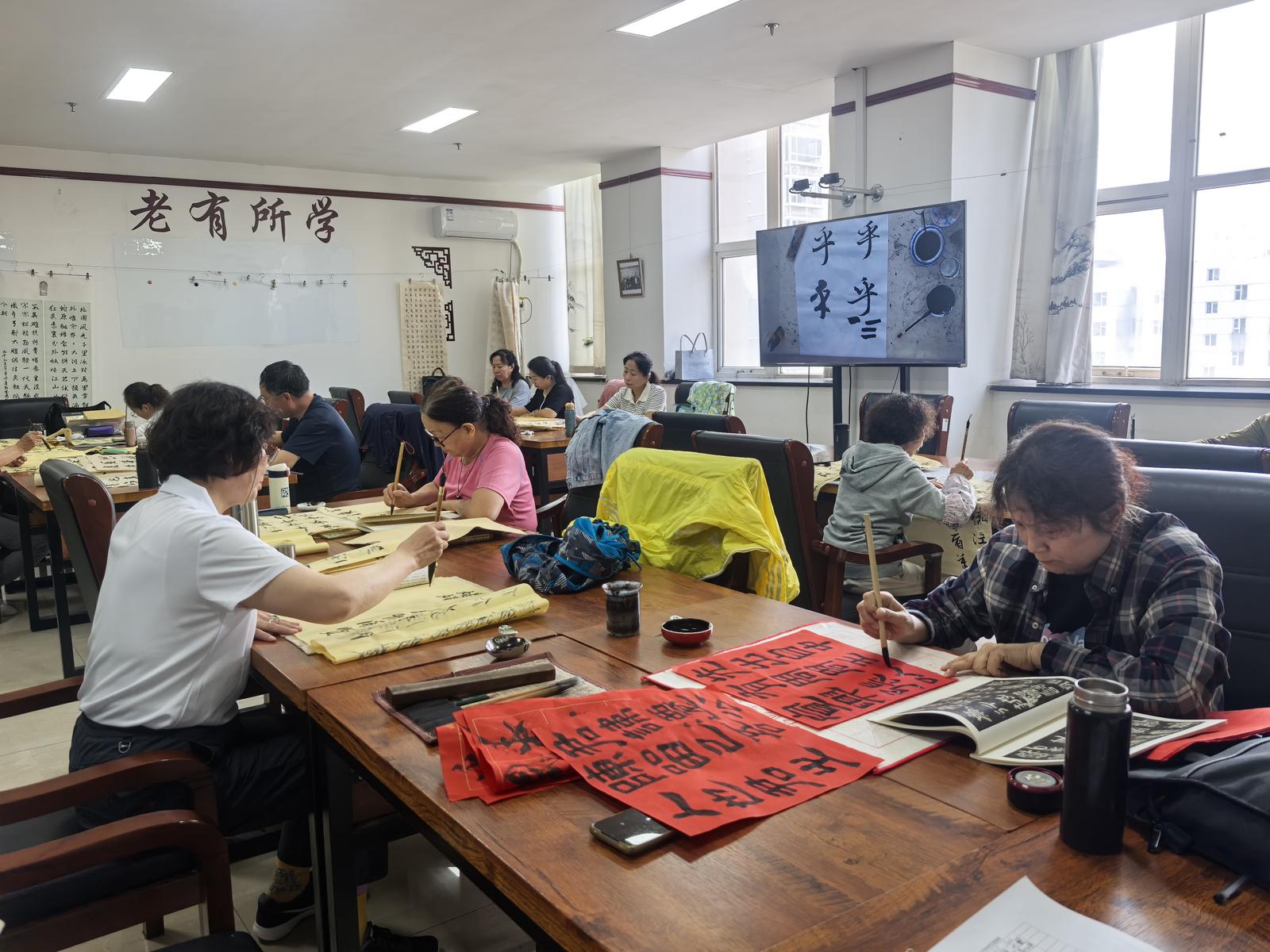 山西开放大学老年学院书法课堂