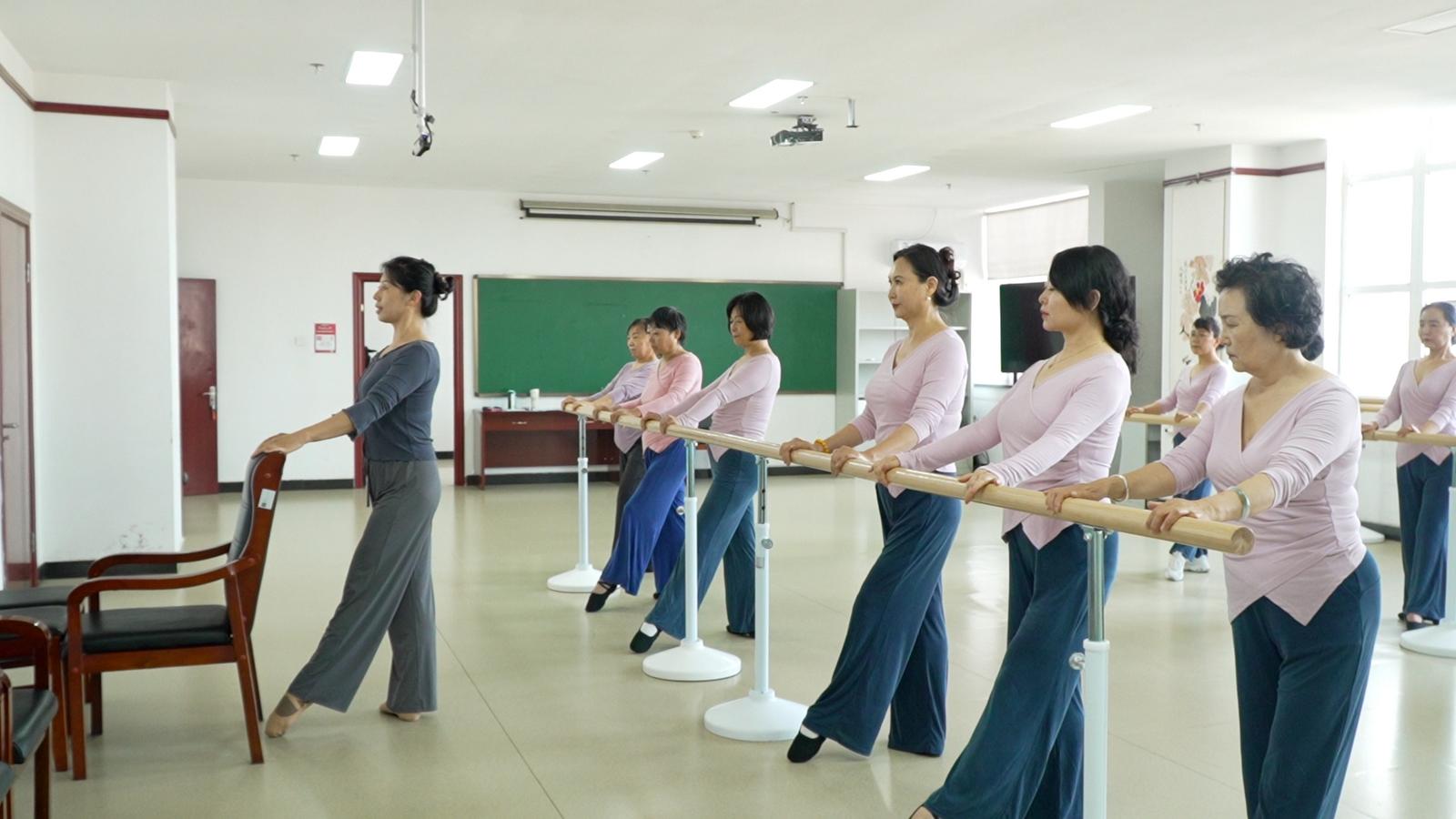 山西开放大学老年学员舞蹈课堂