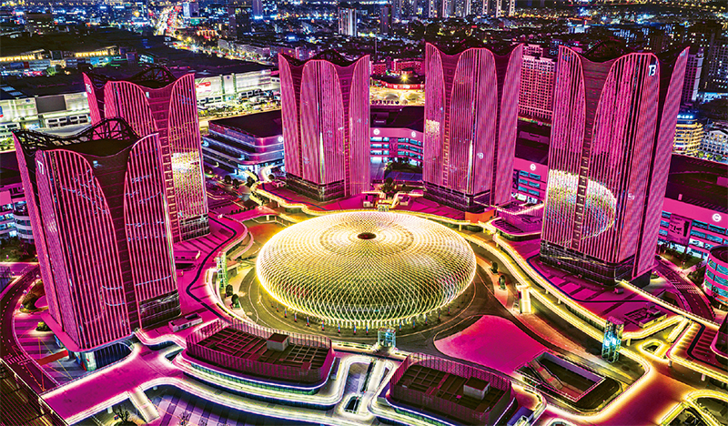 2025年10月,义乌第六代市场标志性项目——义乌全球数贸中心开业运营。图为义乌全球数贸中心夜景。 浙江省委宣传部供图