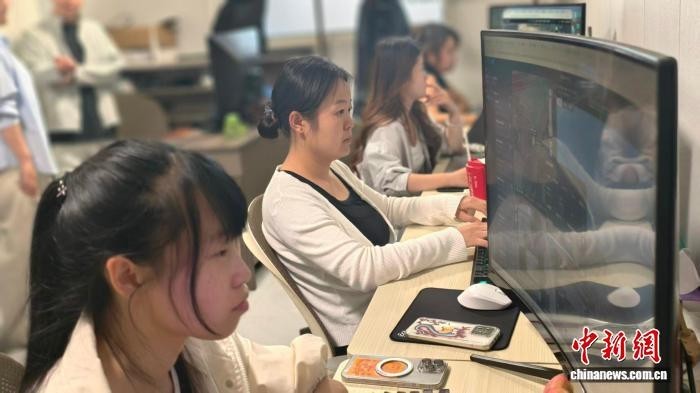三名走出大山的灵丘青年,搭建本土科创就业平台,带动家乡青年就地择业、就地成长。张志华摄