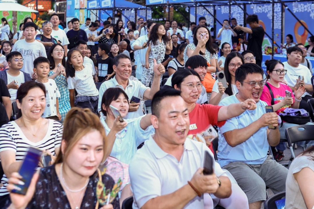 ▲推介现场,观众反响热烈 配图4